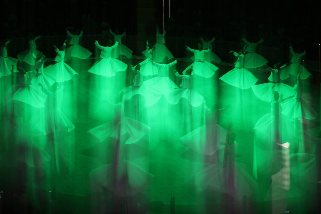 Mevlana Konya'da  11 gün boyunca sema ile anılacak, binlerce turist takip edecek 14